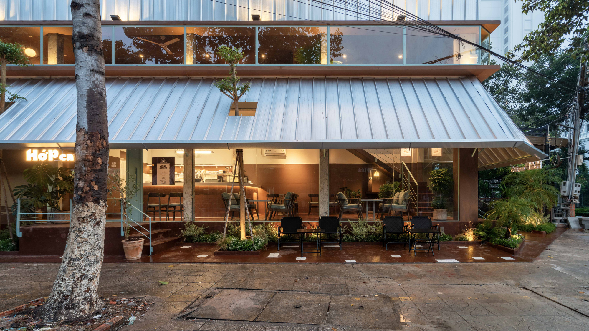 HớP Cafe / Bing Thom Architects