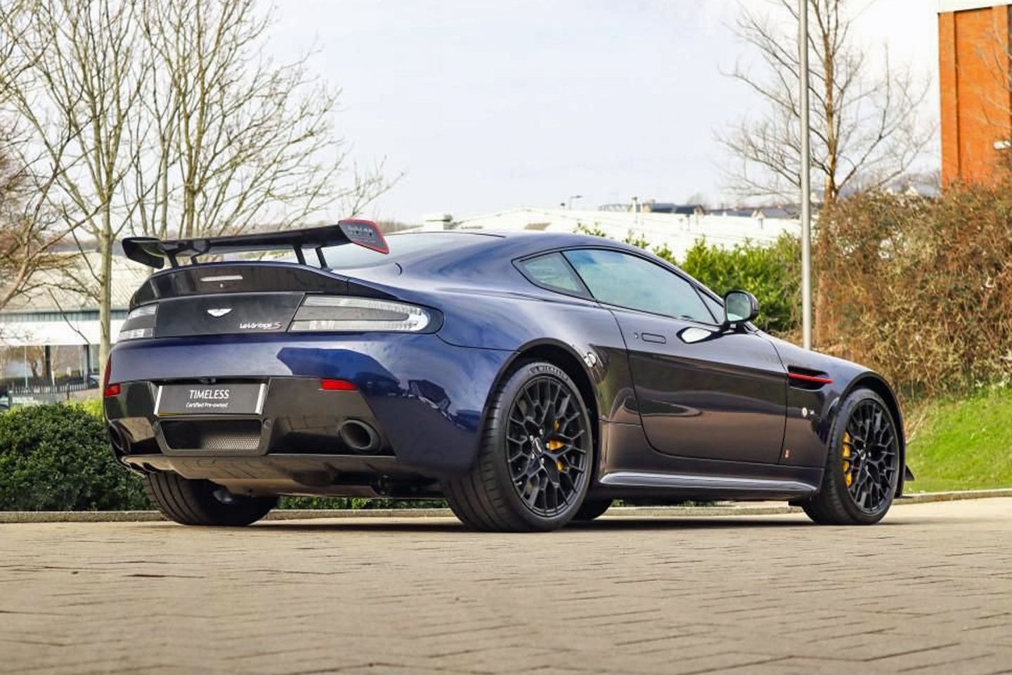Aston v12 Vantage Red Bull Racing Edition para venda
