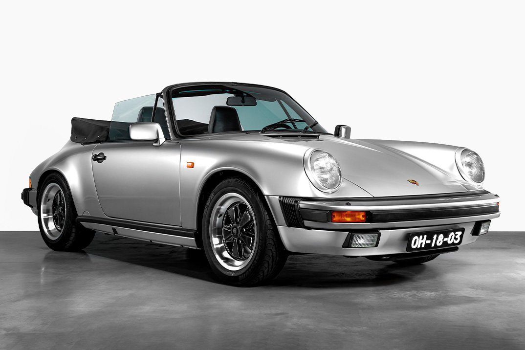 O Porsche 911 Cabriolet, de 1911 de Ayrton Senna, está em leilão com sua assinatura ainda dentro