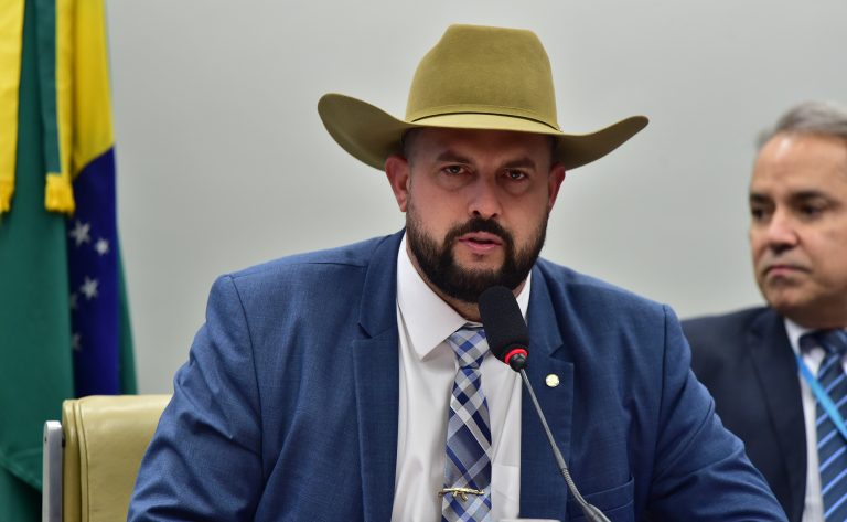 Comissão aprova regras diferenciadas para transporte de cargas perigosas por produtores rurais – Notícias