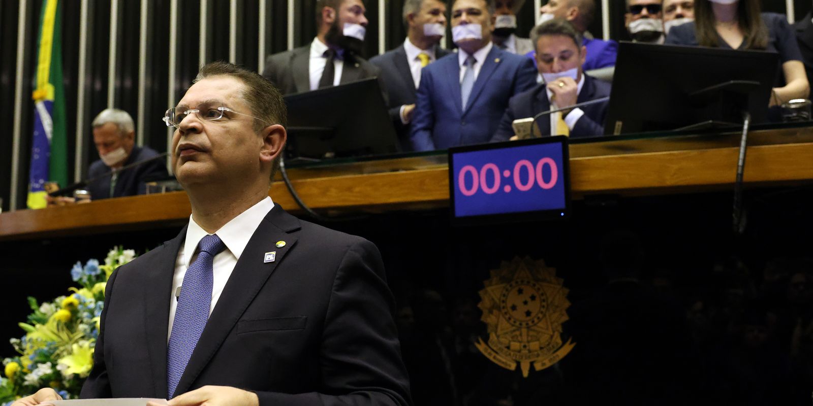 Oposição ocupa plenários por anistia a 8/01 e impeachment de Moraes