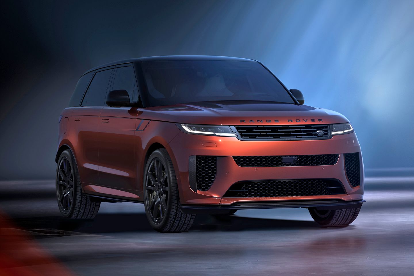 Novo Range Rover Sport SV Carbon Breaks Cover