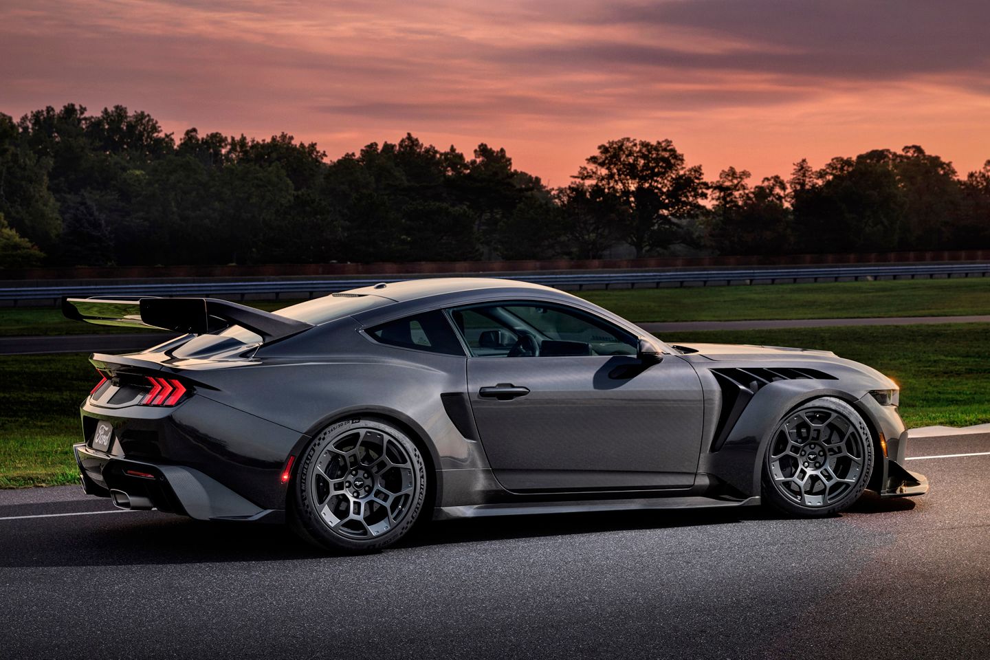 LAGUNA Seca estreia para Mustang GTD Liquid Carbon