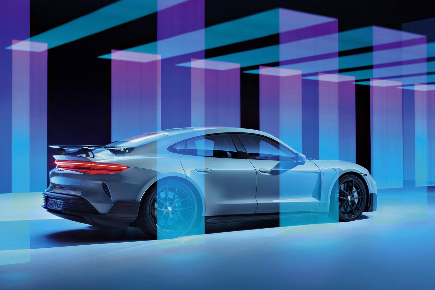 As prateleiras da Porsche planejam produzir baterias EV