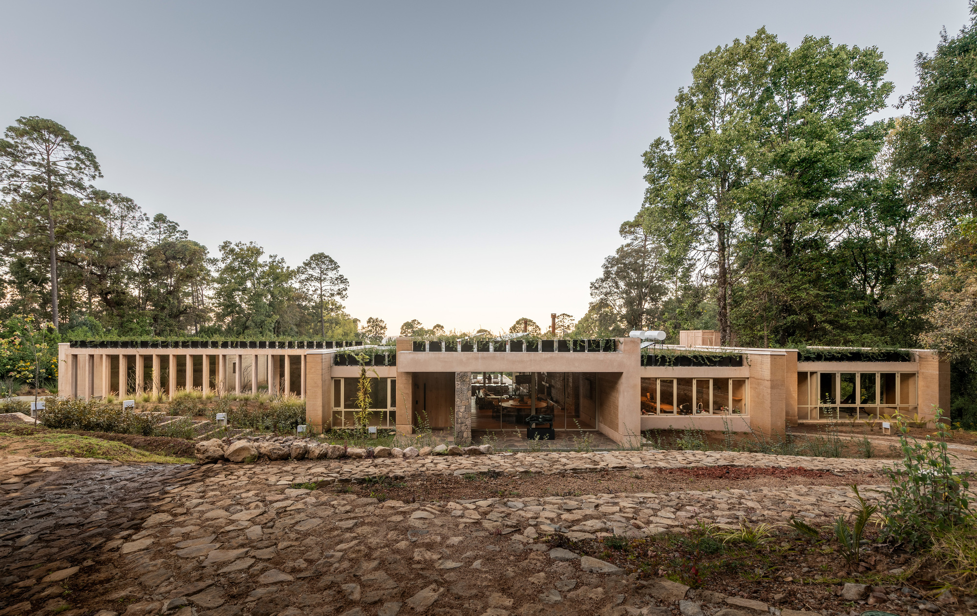 KM HOUSE / GRUPO SUBLEME