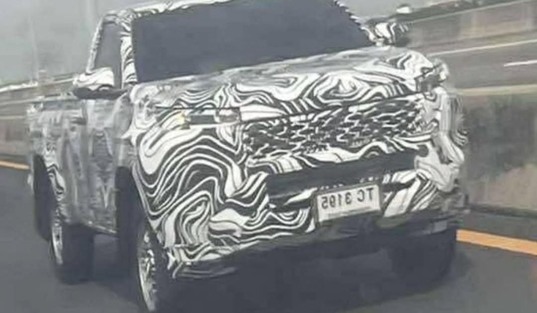 2026 Toyota Hilux espionou novamente quando a revelação se aproxima