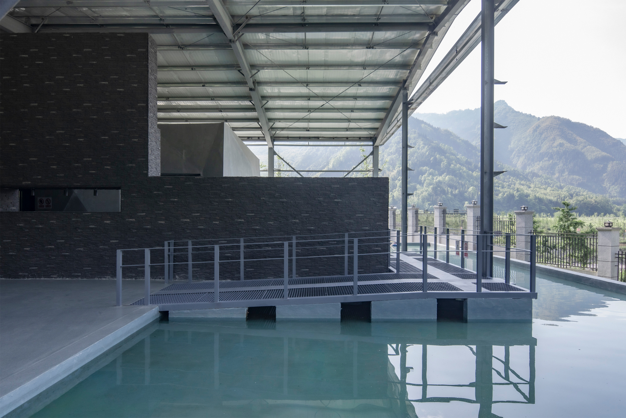 Memorial Exhibition Hall Design para a “Mianmao Road” / Atelier Haode