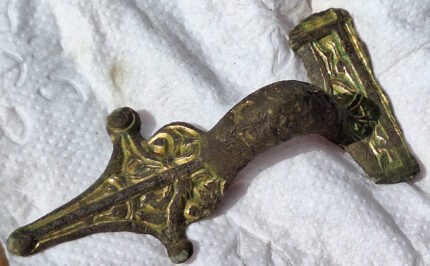Broche dourado da Idade do Ferro encontrado na Finlândia – o blog de história