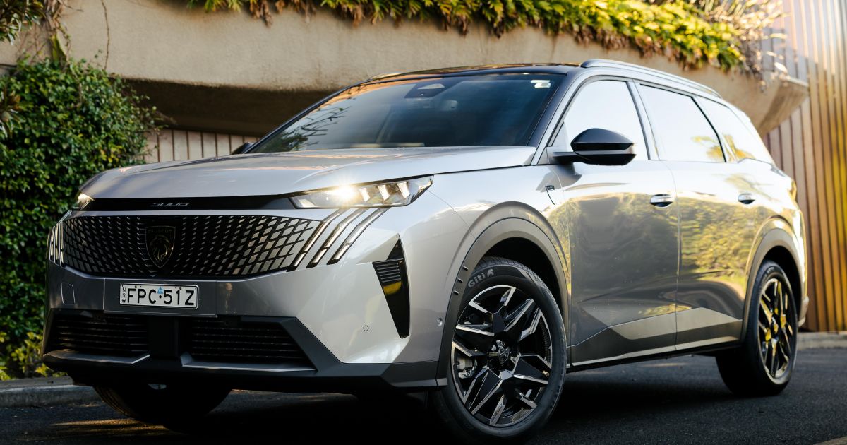 2025 Peugeot 5008 Híbrido: Flair French encontra a função familiar