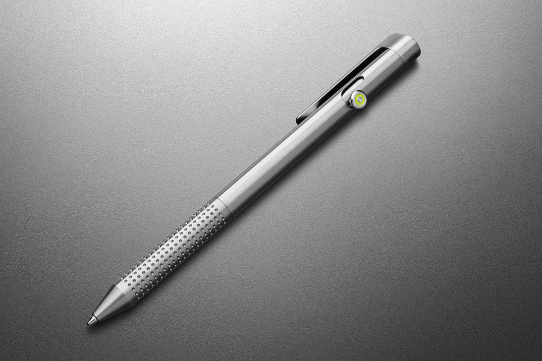 A marca James finalmente fez uma caneta de ação e parafuso, e é a melhor ferramenta de escrita deles ainda