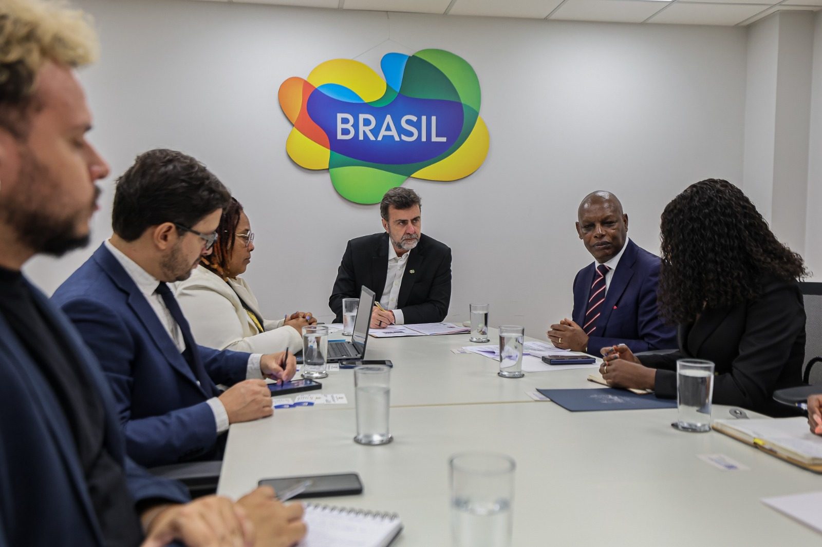 Embratur e Embaixada do Quênia dialogam sobre estratégias de promoção do turismo entre os países