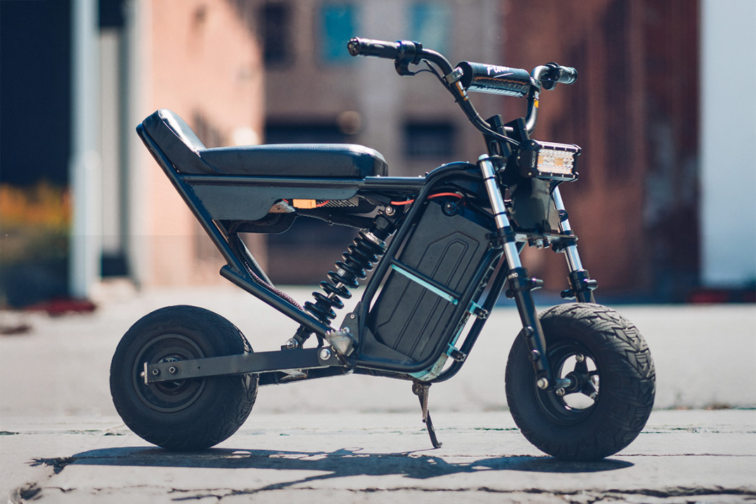 A bicicleta V1 da Wheelie Fun permite puxar o rodas perfeitas ao apertar um botão