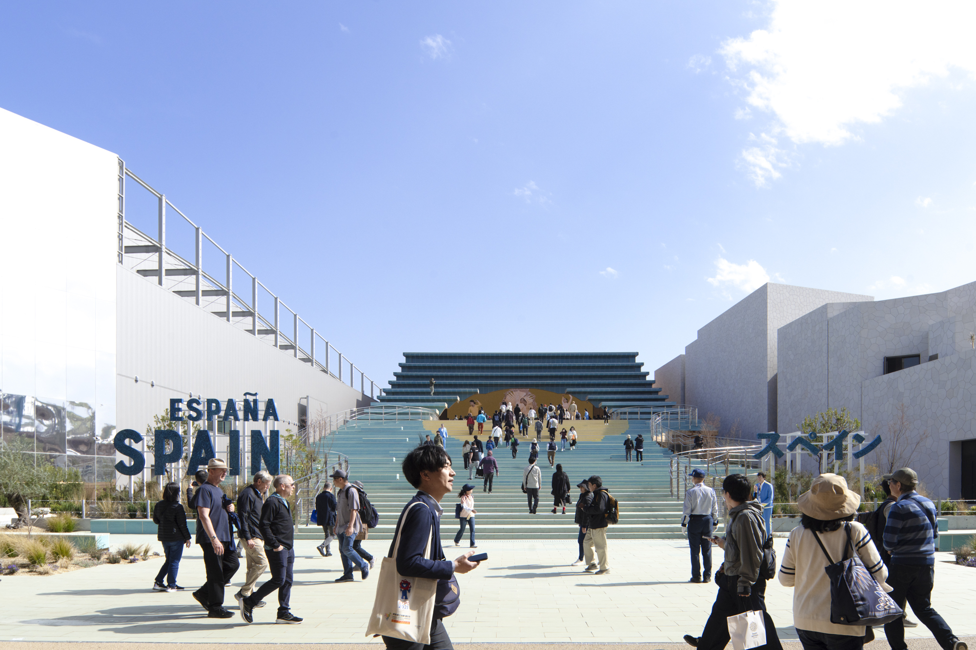 De símbolos à arquitetura: em conversa com extudio, enormest estúdio e design inteligente e verde, autores do pavilhão espanhol na Expo Osaka 2025