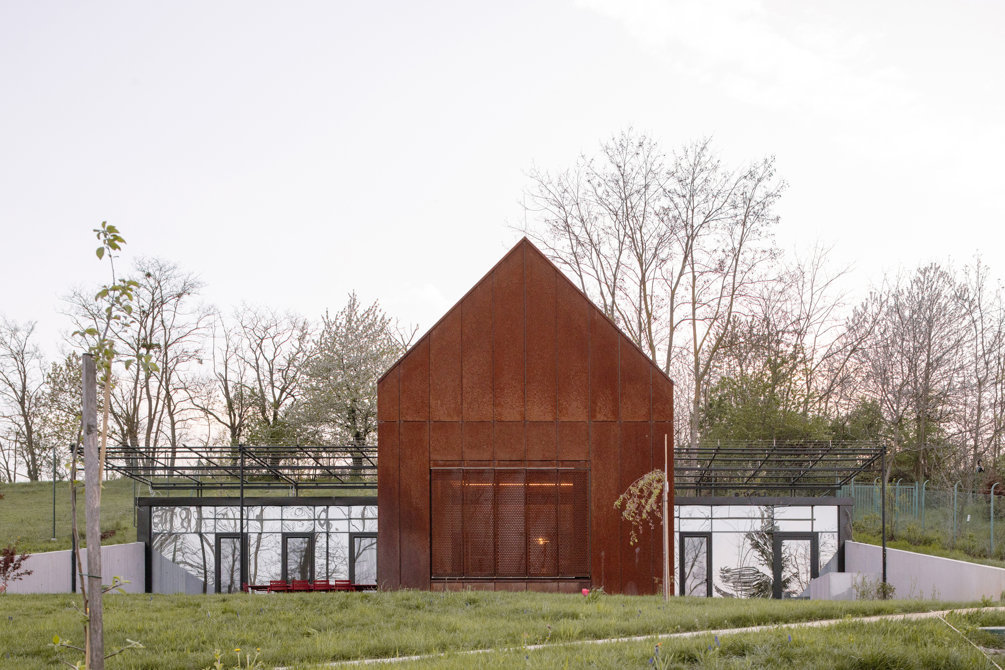 Casa acima do lago / Noiz Architekti