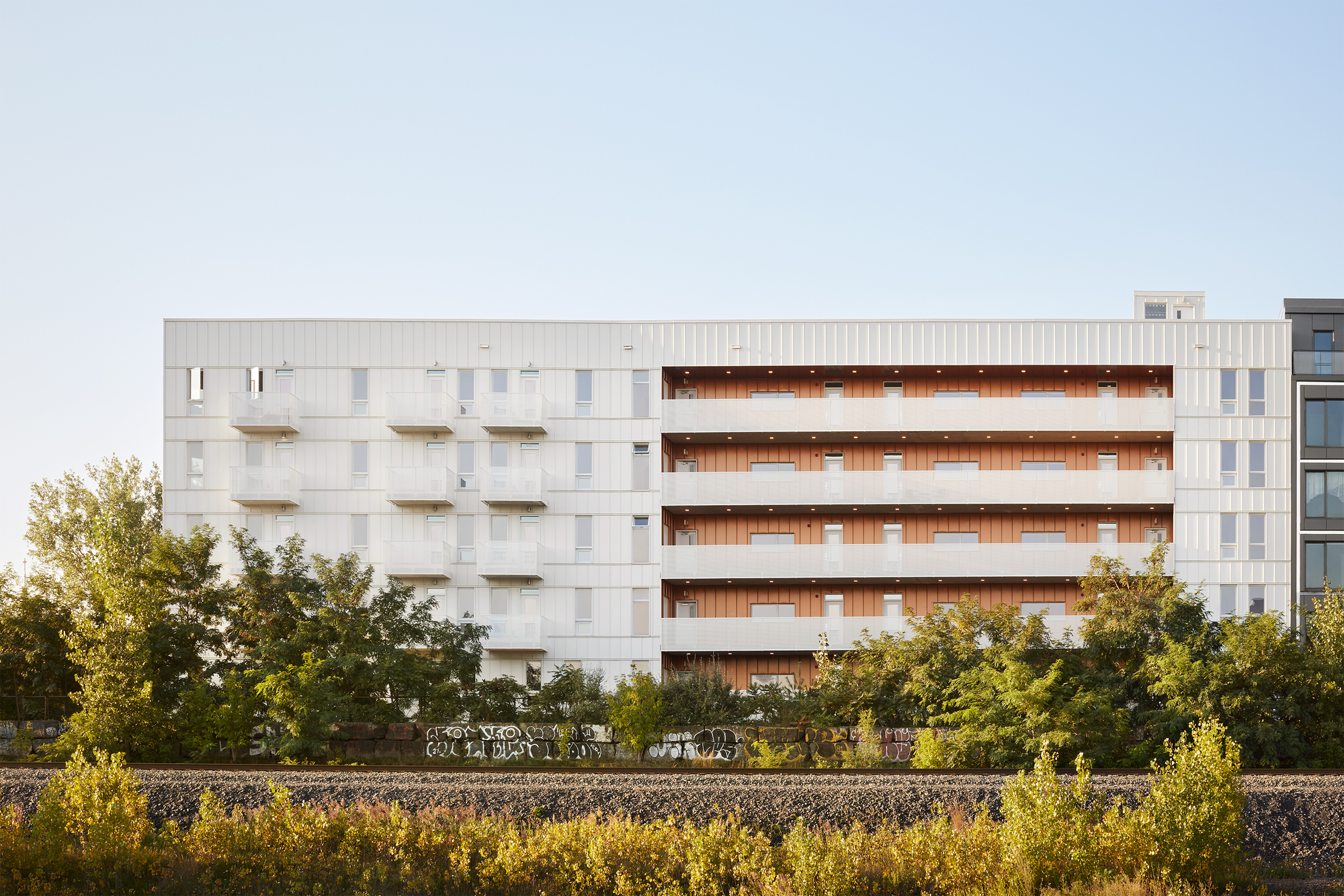 Ilha intergeracional de cooperamento intergeracional da cooperativa de arquitetura