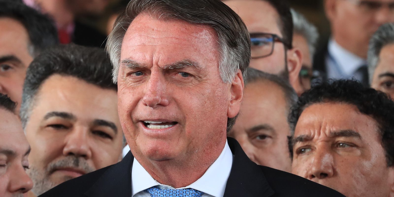 Defesa de Bolsonaro diz que foi surpreendida com prisão domiciliar