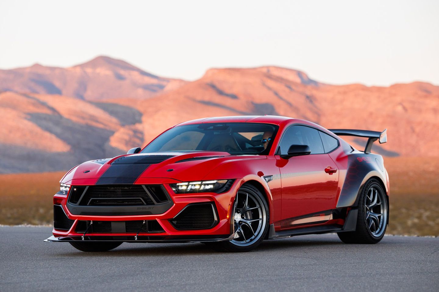 Shelby transforma Dark Horse em Super Snake-R