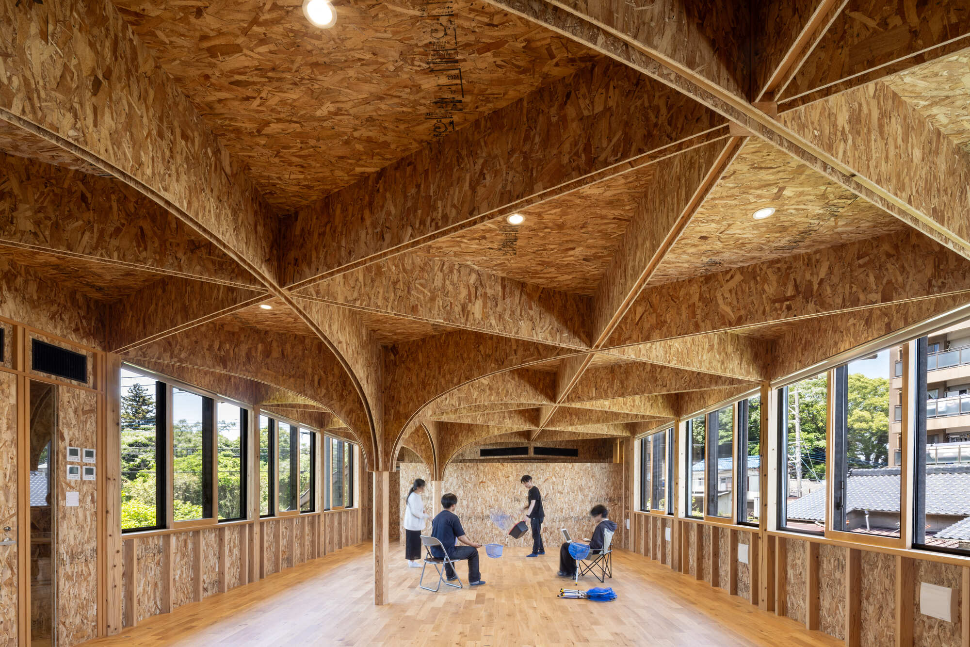 Escritório no estúdio de design de arquitetura Breeze / Furumori Koichi+Daiki Kuwahara