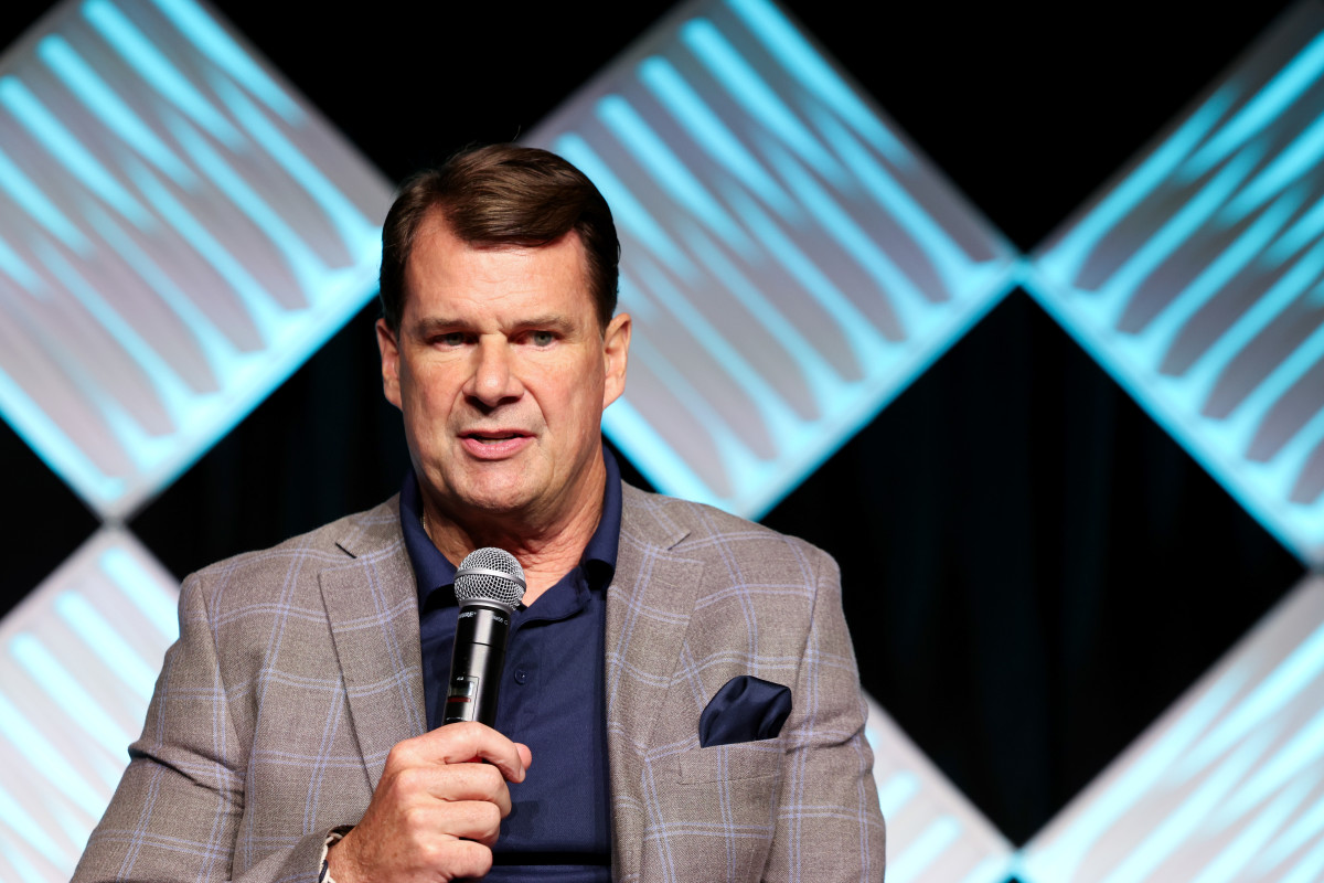 O CEO da Ford diz que seus mais novos EVs estão prontos para o seu “Moment T Moment”