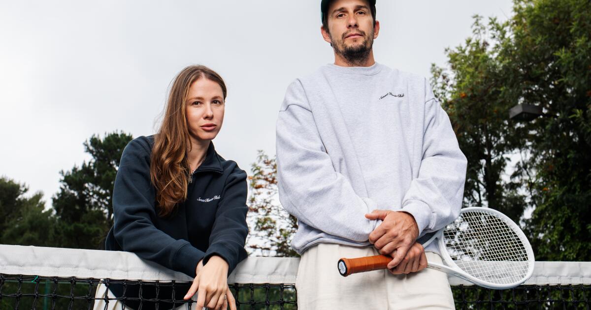 Este clube de tênis ‘flutuante’ tem uma pitada de arrogância do Country Club