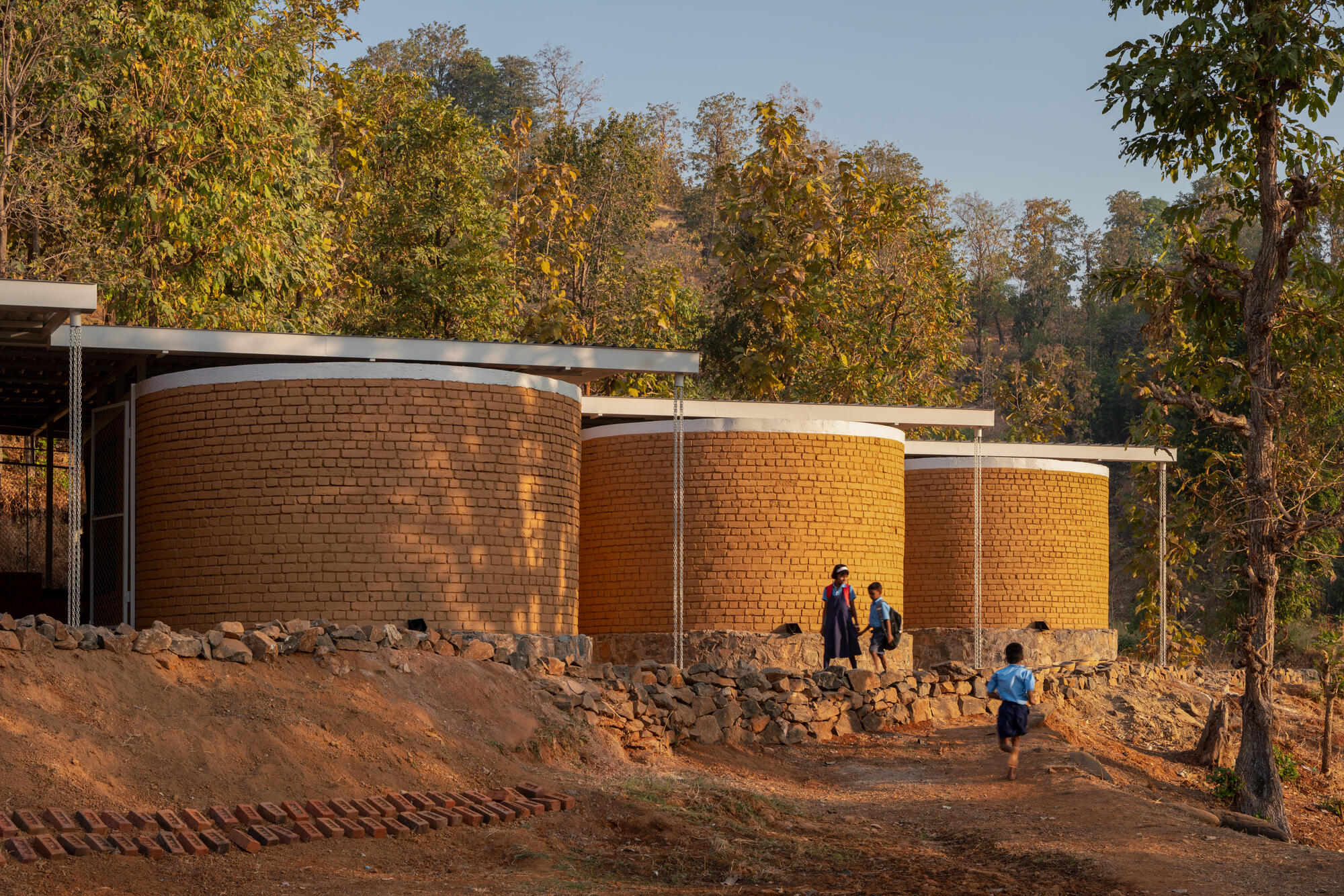 Escola Hiwali / PK_inception | Archdaily