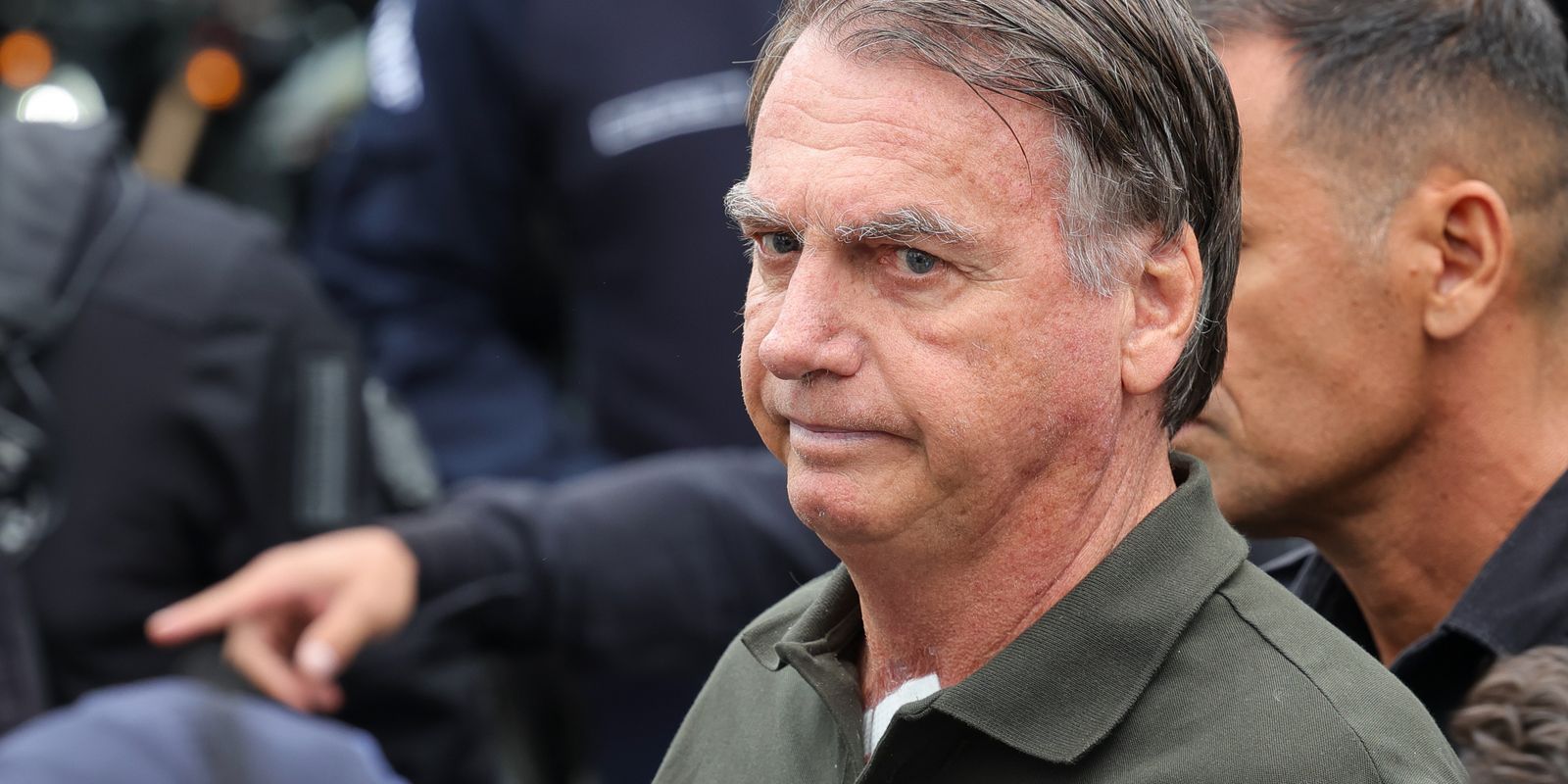 Bolsonaro teve pré-síncope, vômitos e queda de pressão, diz defesa