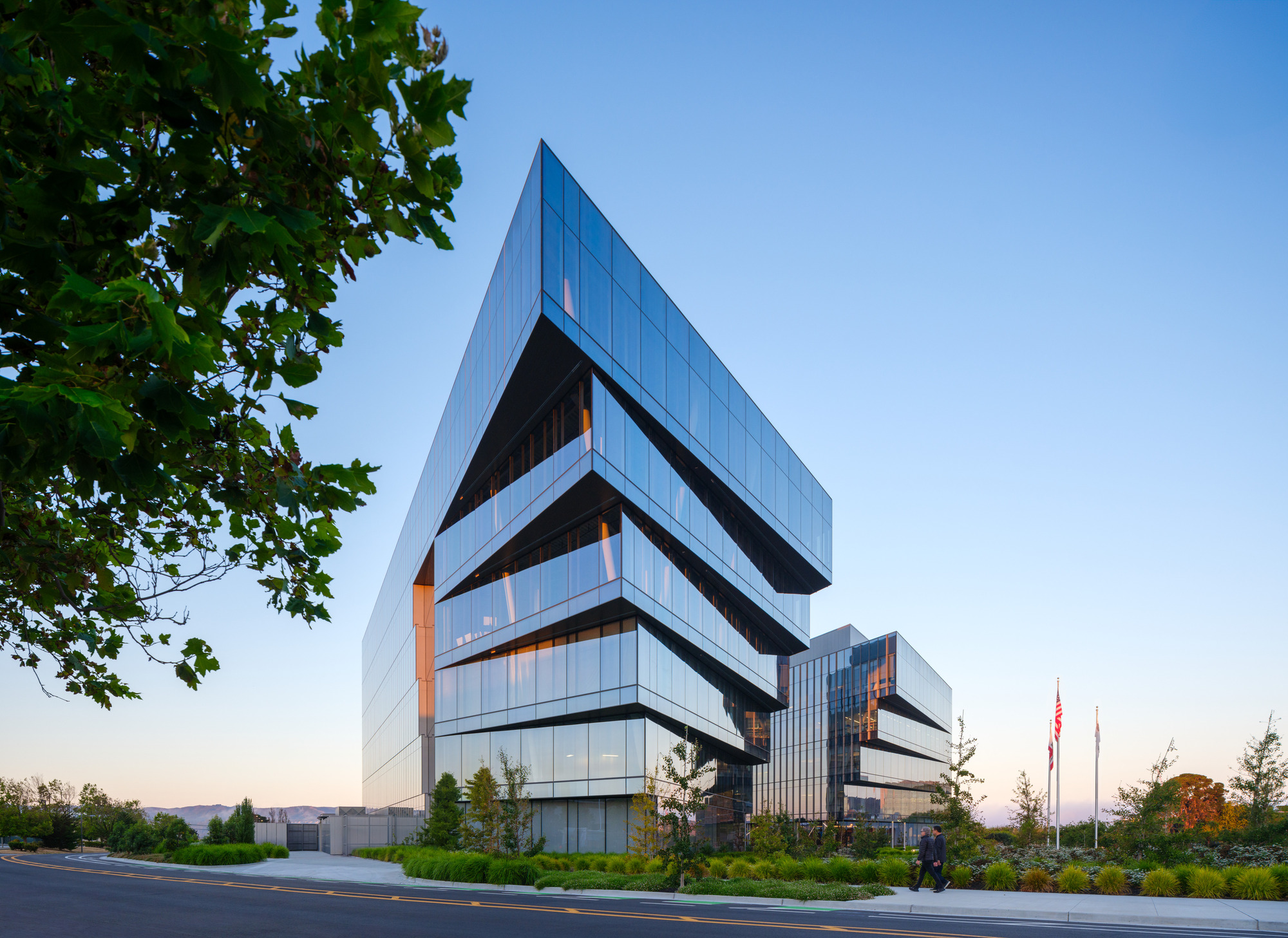 HealthPeak Properties Vantage Campus / Flad Architects