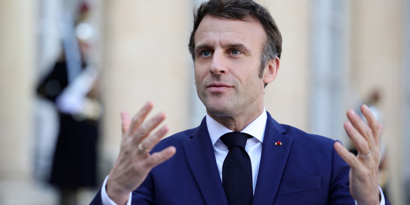 Macron busca novo primeiro-ministro após colapso do governo