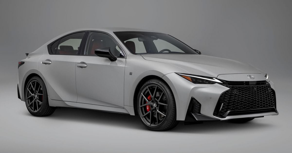 Lexus ainda não está morto, pois o sedan envelhecido recebe mais um facelift