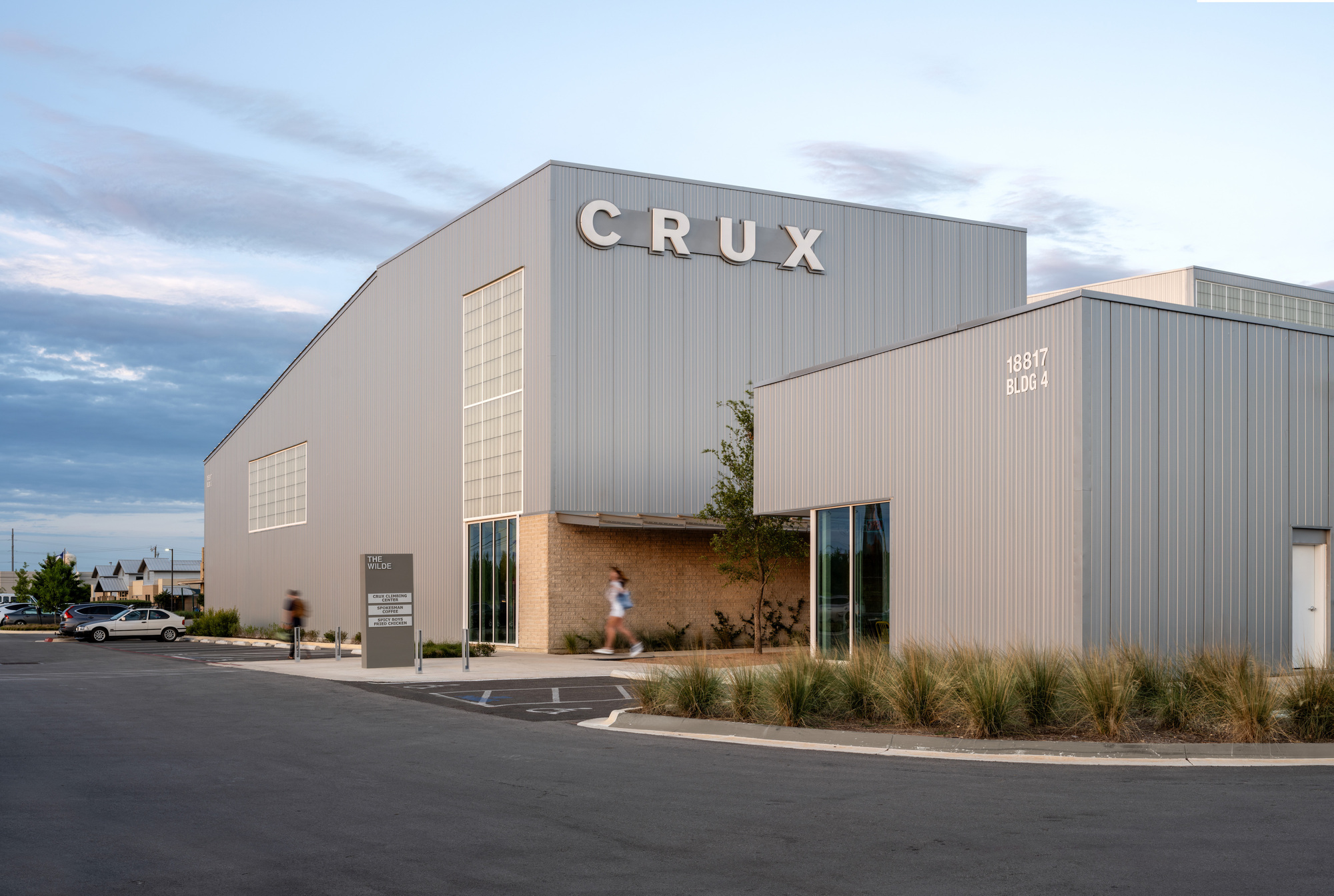 Crux Pflugerville / Derrington Building Studio
