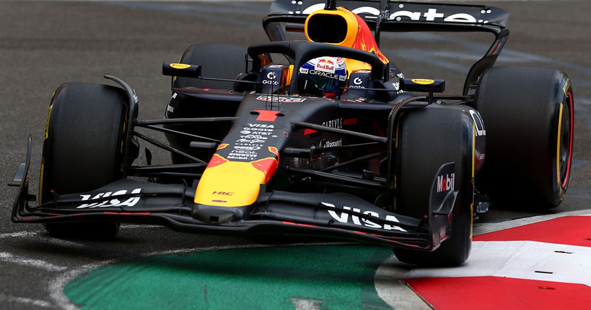 Verstappen reina supremo em Baku quando Piastri bate