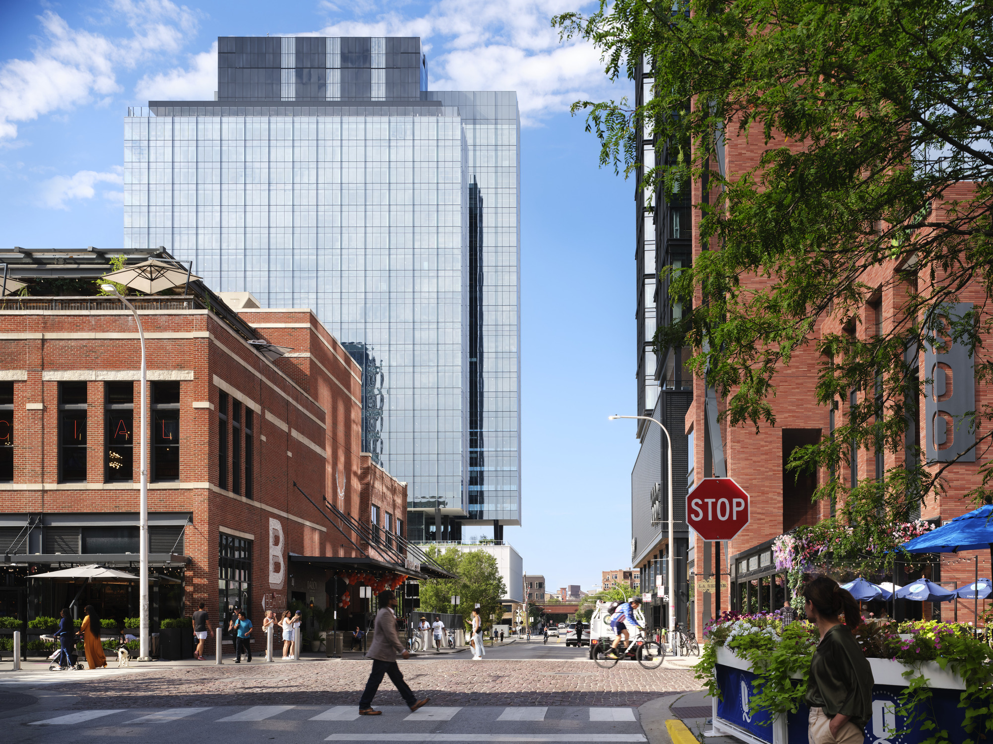 360 n Green Office Building / Gensler