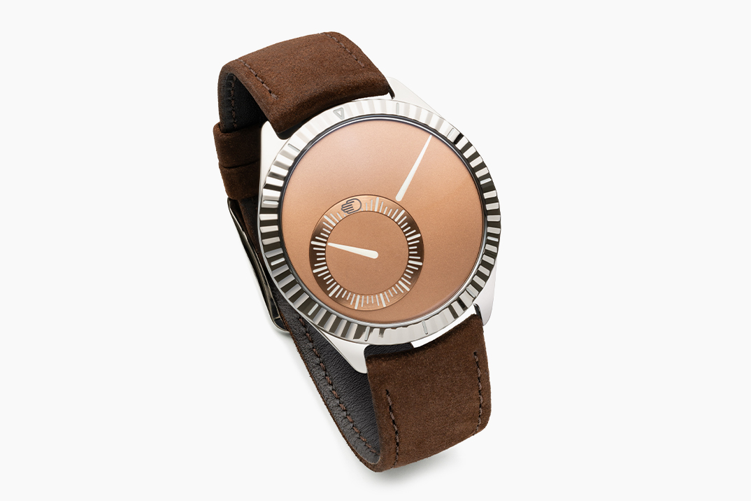 Ressence e o Arsenal acabaram de transformar o tipo 9 em relógio de vestido de salmão para o futuro