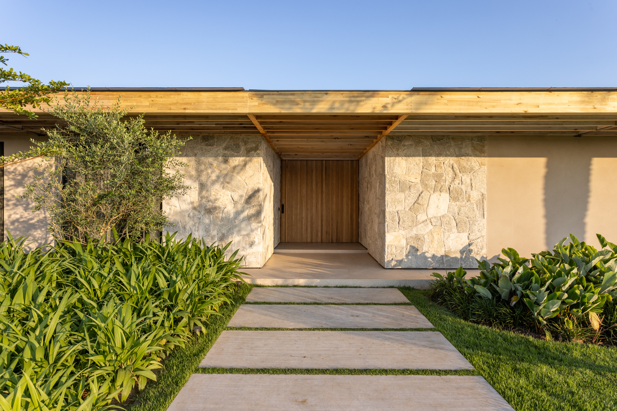 House T.M – Fazenda da Grama / TWO Arquitetura