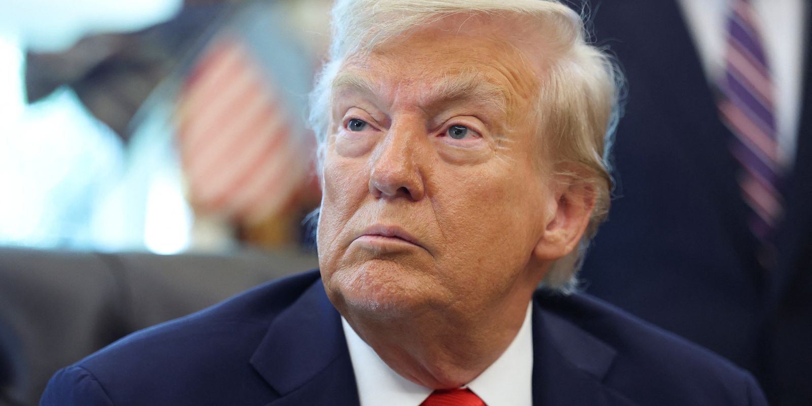 Trump ameaça cancelar licenças de TVs e rádios que criticam governo