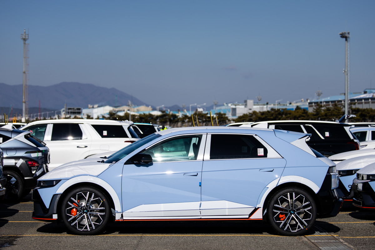 Os trabalhadores da fábrica da Hyundai lançam ataques ao longo de horas, pagam disputas