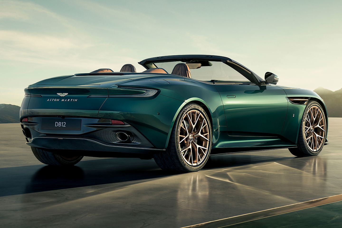 Aston Martin comemora 60 anos de volante