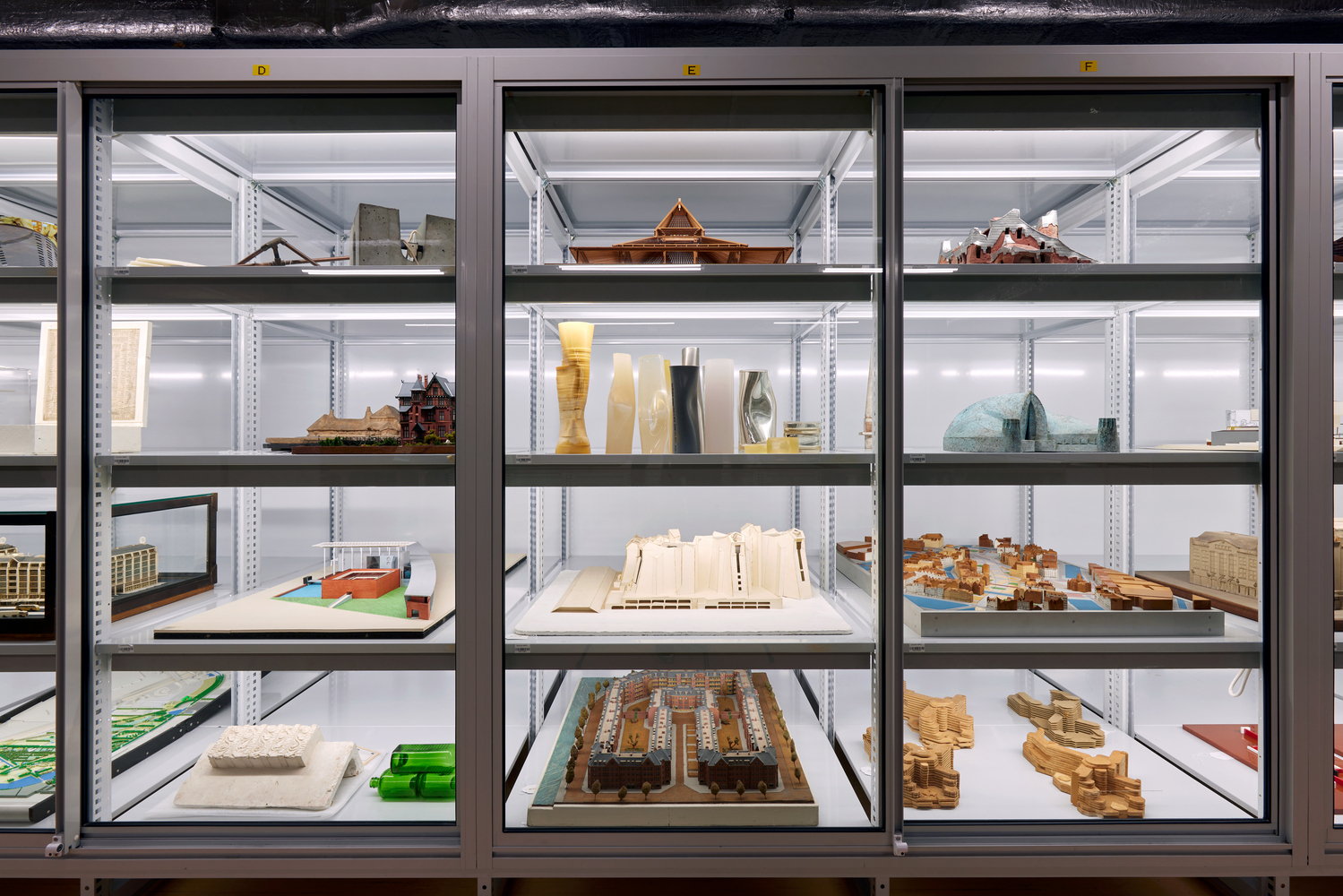 Preservando um legado: o papel das fundações e arquivos arquitetônicos hoje