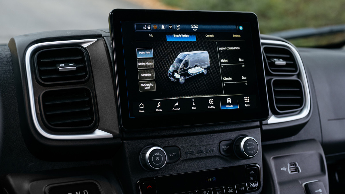 Stellantis lembra 219.000 veículos americanos por falha na câmera de visão traseira