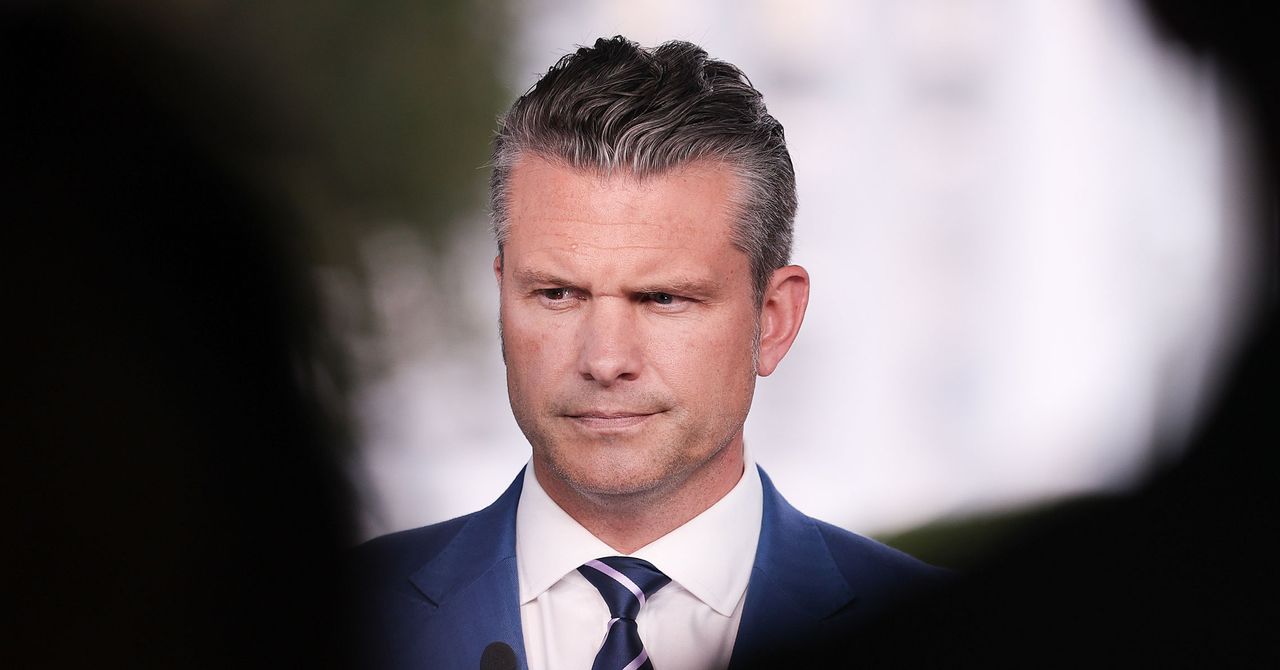 Departamento de Defesa luta para fingir que é chamado de Departamento de Guerra