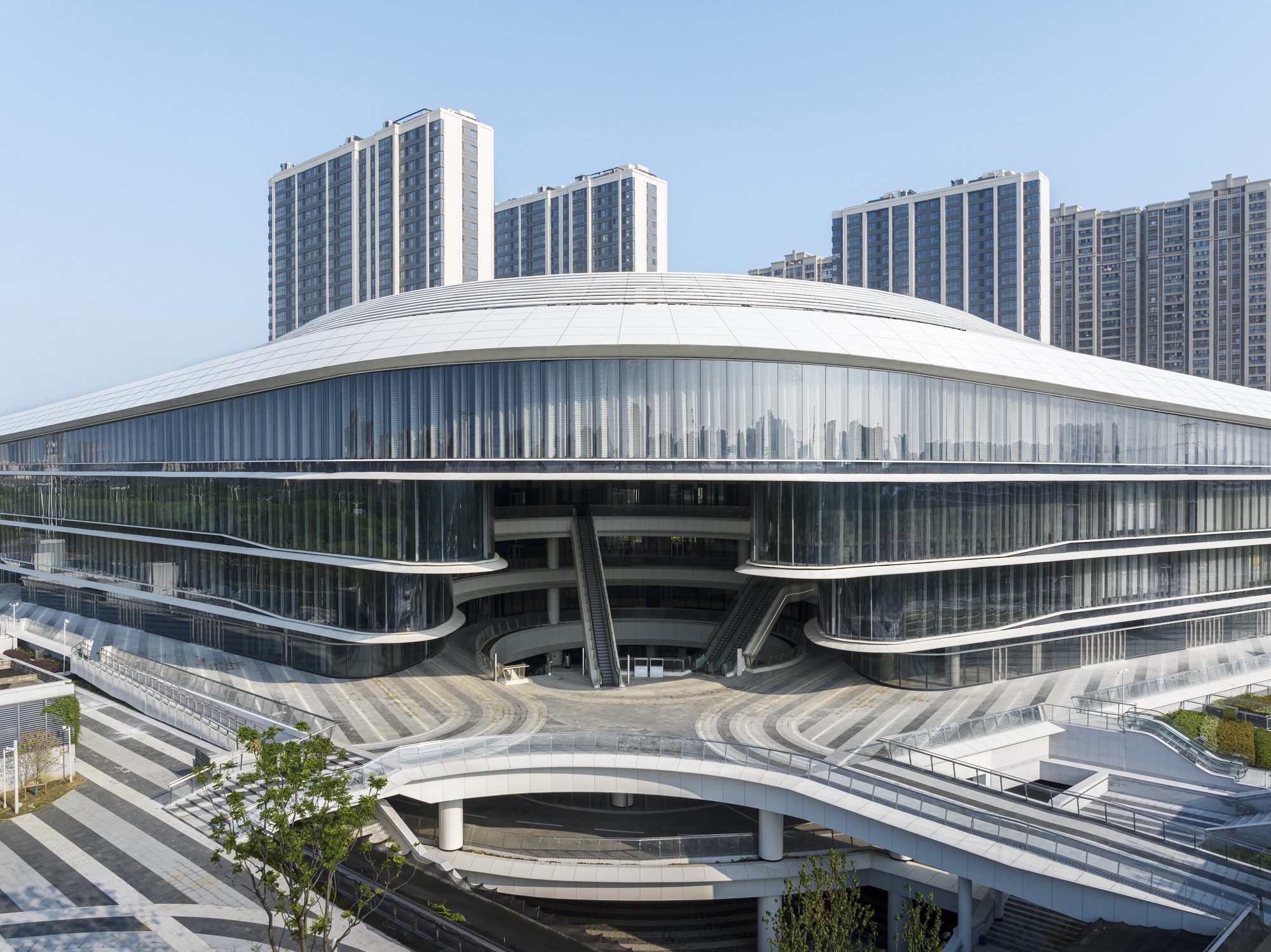 Suzhou Wujiang Songling-Avenue Bus Terminal / Nikken Sekkei