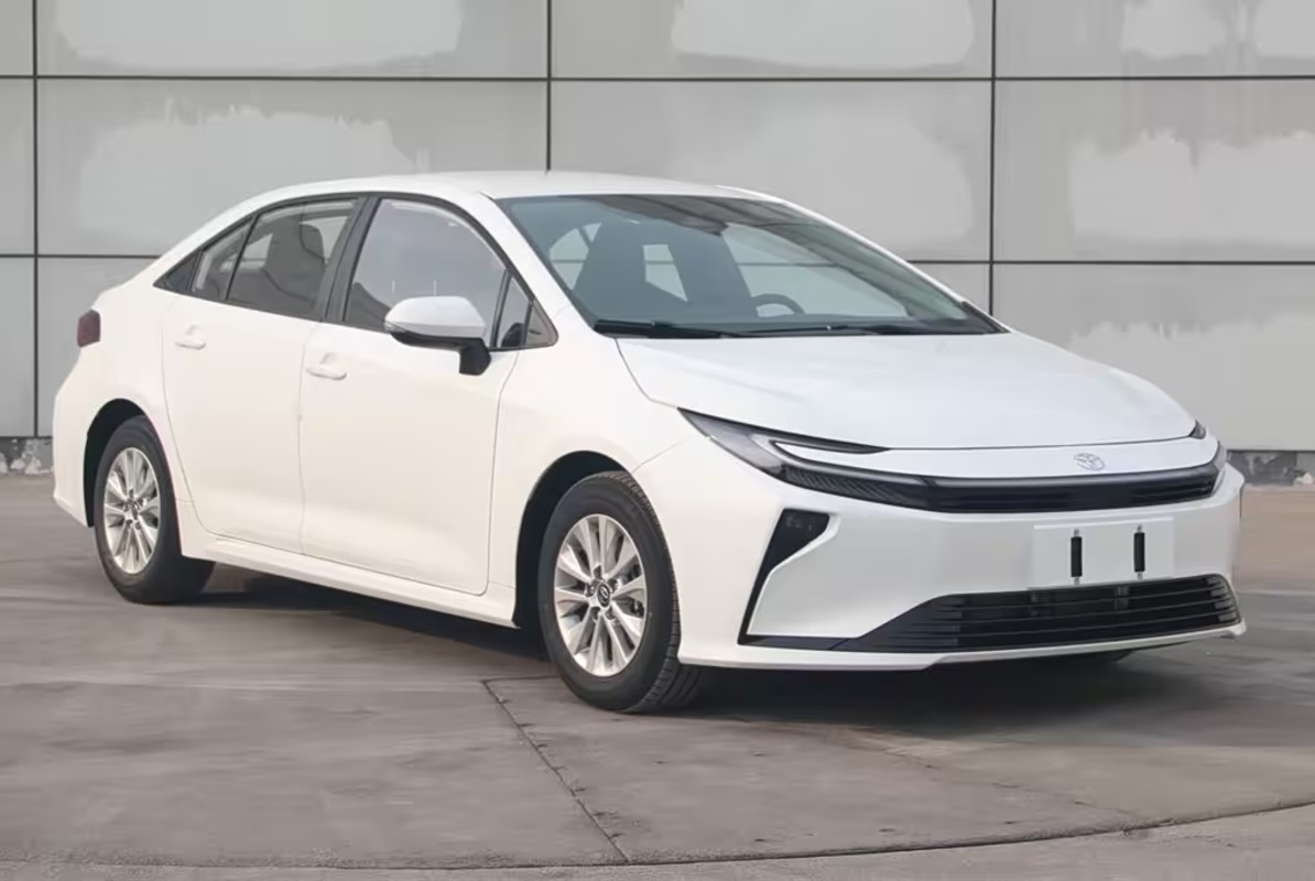 Em seguida, a Toyota Corolla manchada de estilo ousado e familiar