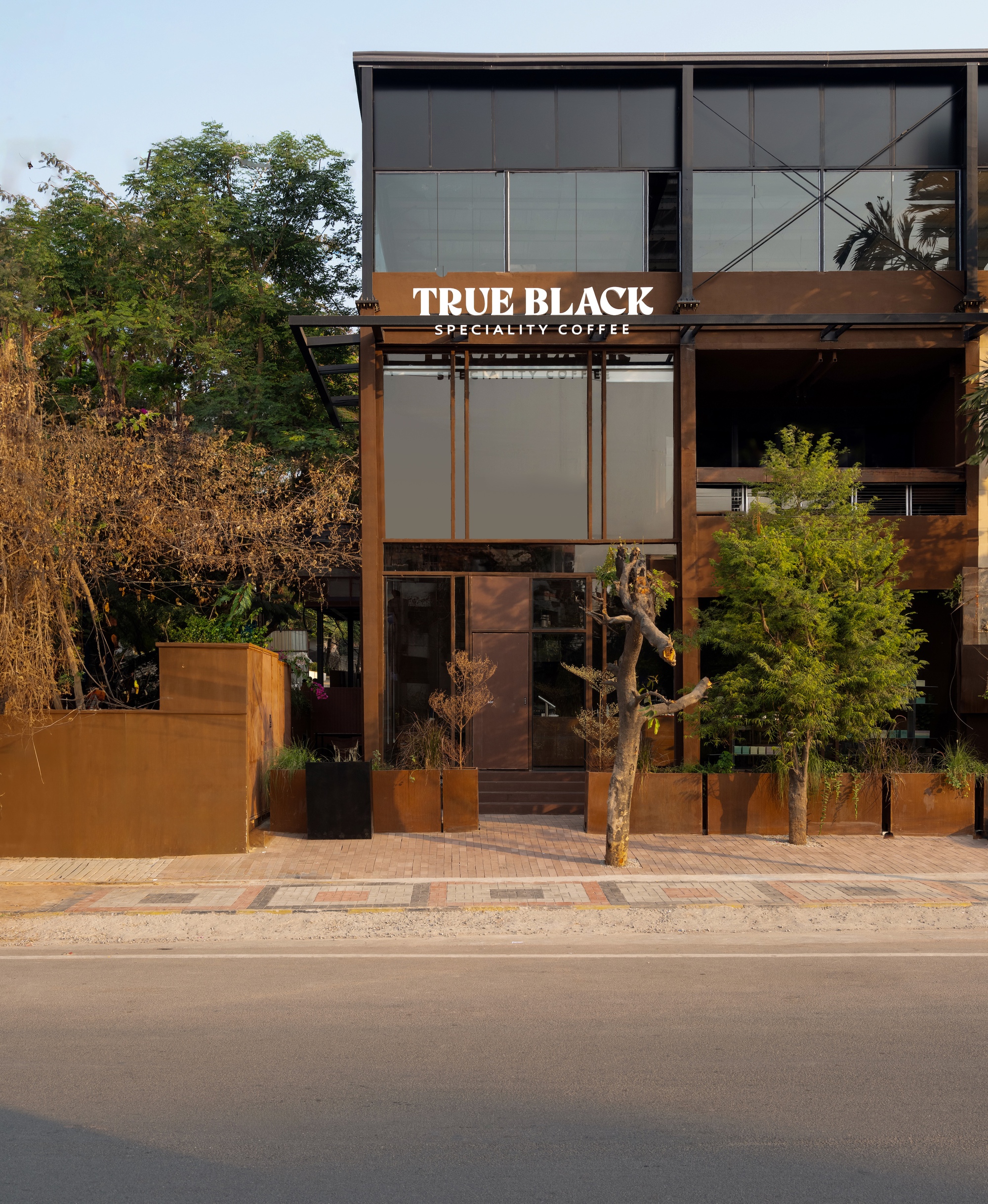 True Black Coffee Bar / Naav Studio