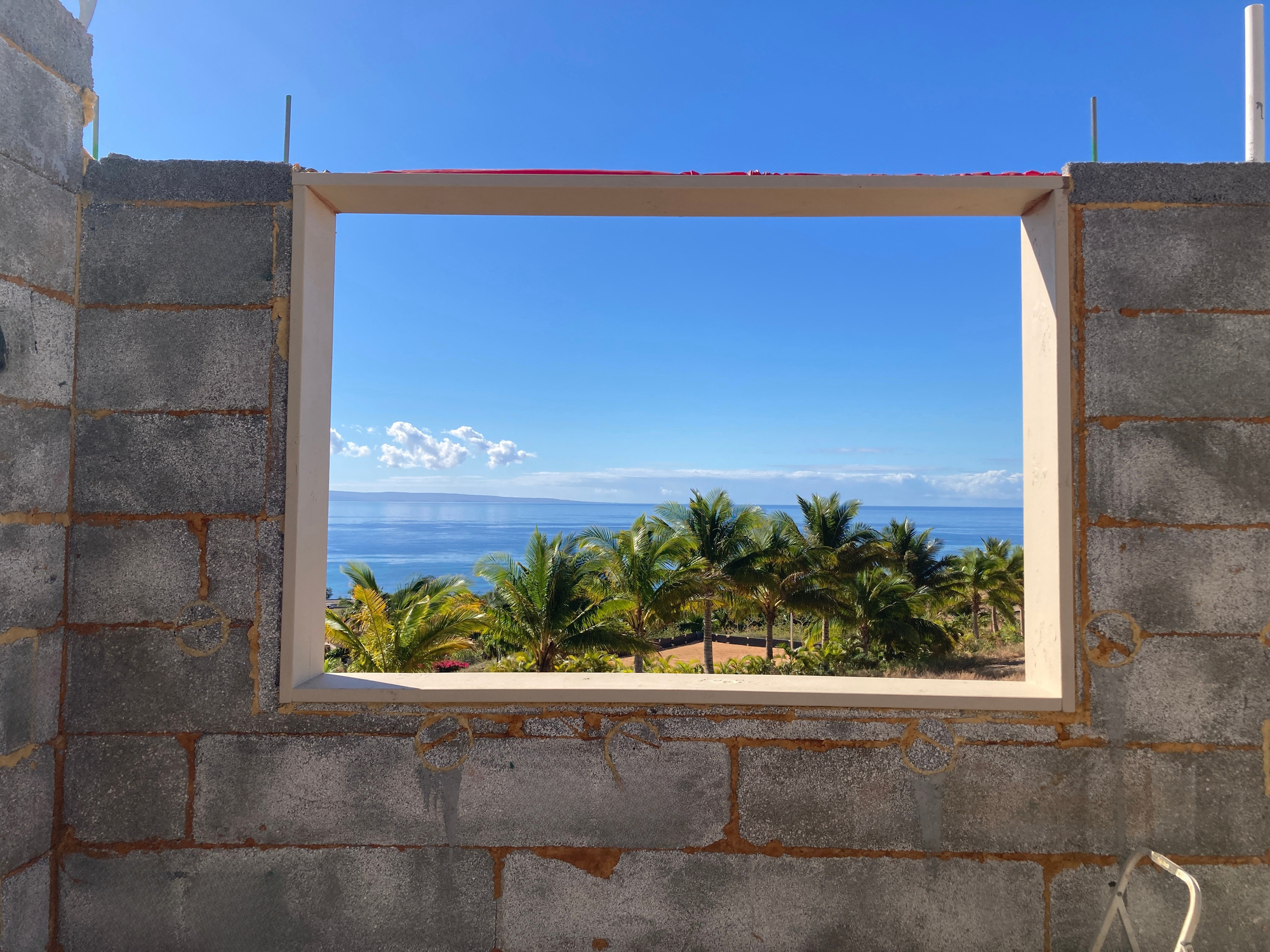 Transformando resíduos de pranchas de surf em casas resilientes ao clima no Havaí