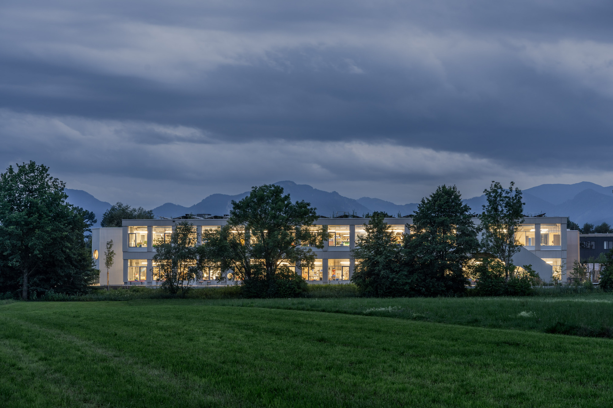 Workshop com três pátios / escritório oposto + studio lote + hanfstingl Architekten