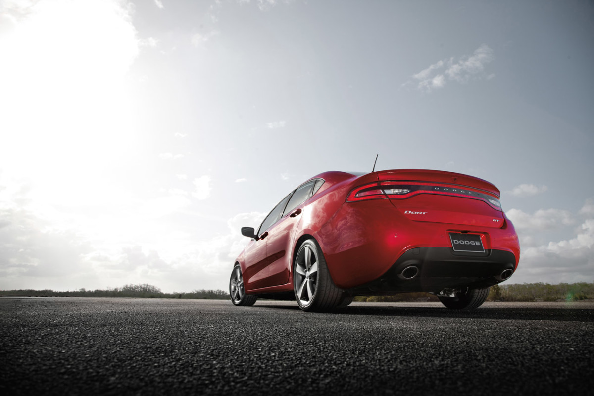 Seis Dodge Darts vendidos em 2025, nove anos após o término da produção