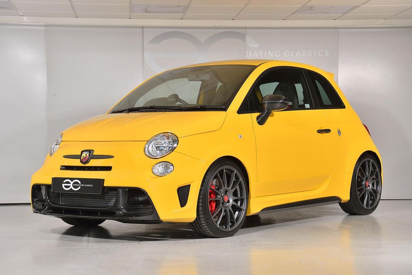 Soberbo Abarth 695 Biposto Record Edition para venda