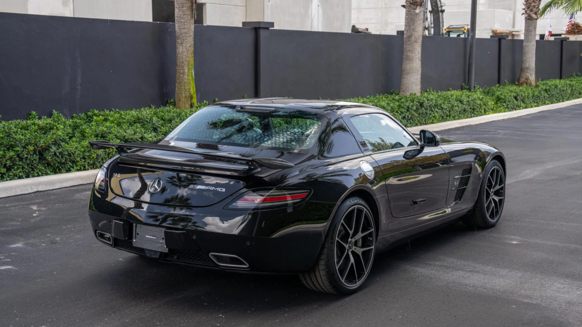 À venda: o último da dinastia SLS AMG naturalmente aspirada