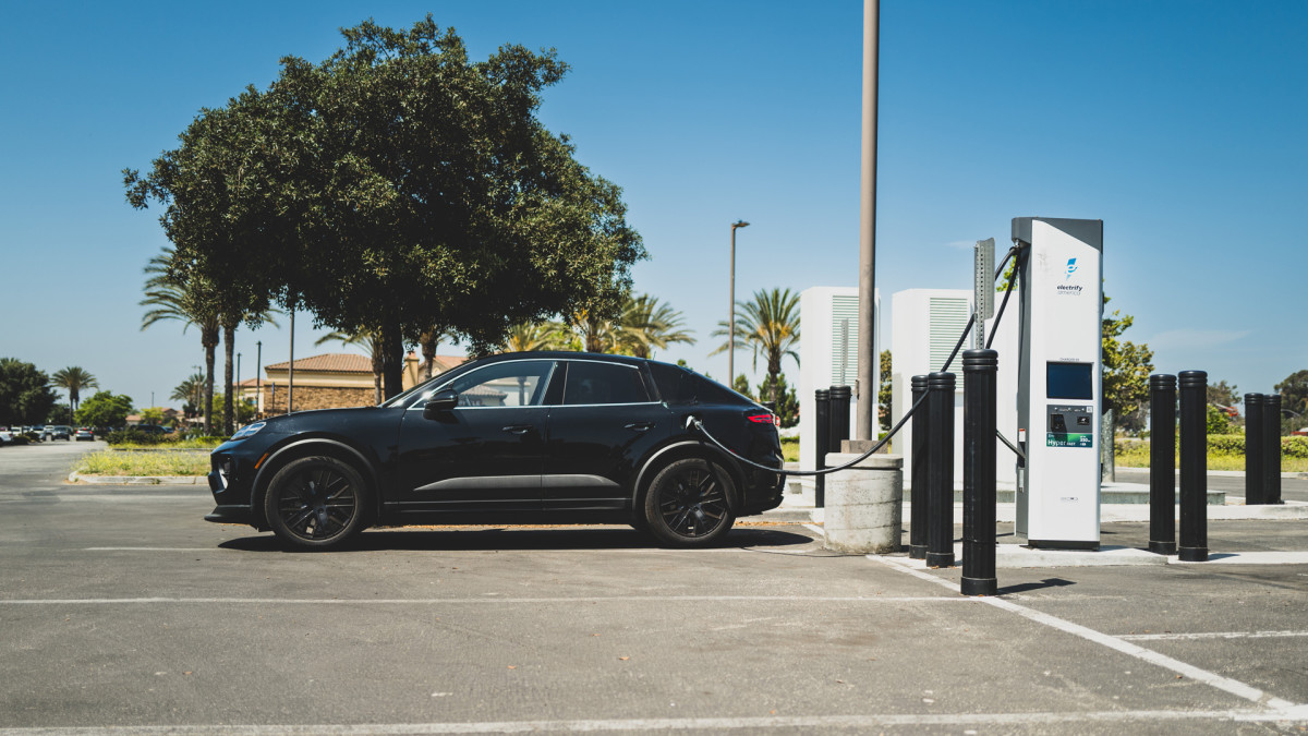 O novo recurso EV mais legal da Porsche não cabe no Taycan ou no Macan