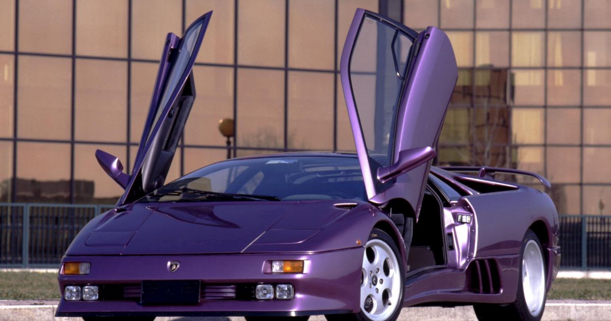 Lamborghini comemora 35 anos do supercarro de Diablo